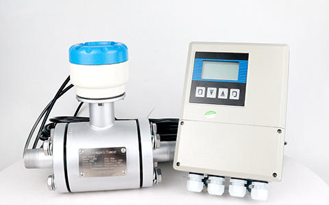 分體銀色流量計 法蘭夾裝配BSP螺紋管段.JPG